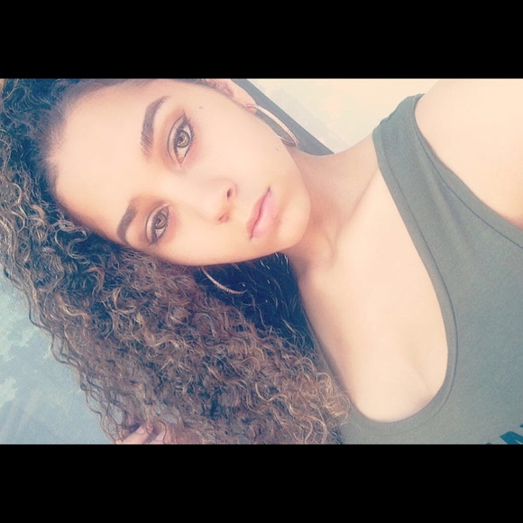 Meet your Posher, Joan - Picture 1 of 2